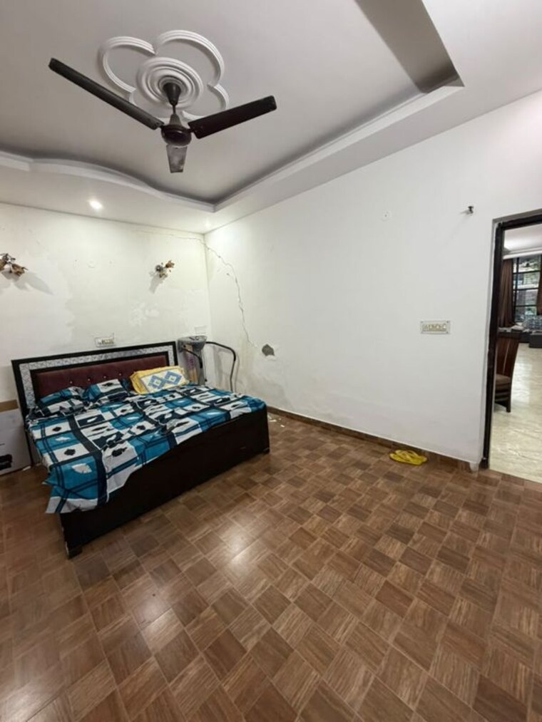 Room, ashoka enclave 2 Bedroom 100 Sq.Yd. Builder Floor In Ashoka Enclave Faridabad 10627717