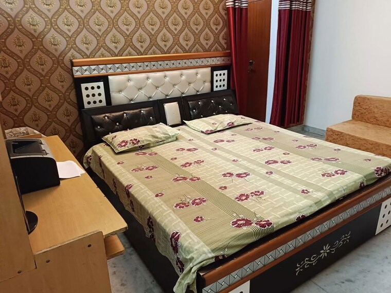 Bedroom, green fields colony 3 Bedroom 150 Sq.Yd. Builder Floor In Green Fields Colony Faridabad 10627729