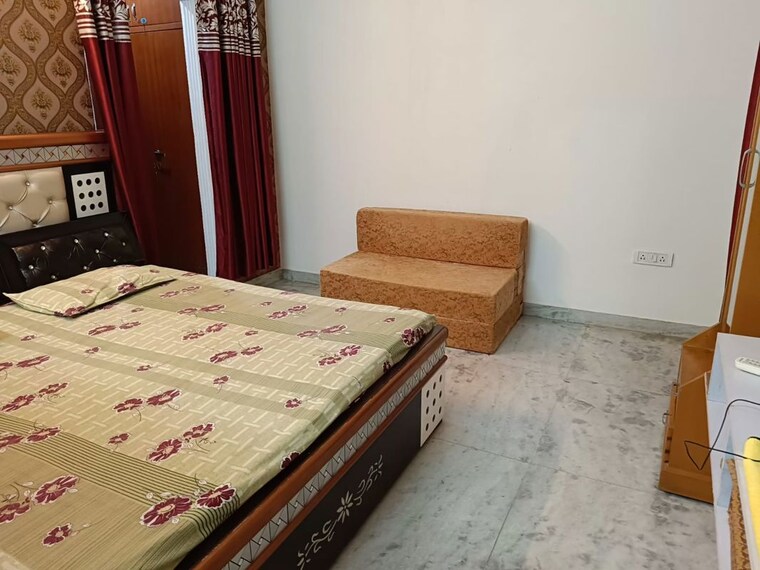 Bedroom, green fields colony 3 Bedroom 150 Sq.Yd. Builder Floor In Green Fields Colony Faridabad 10627729