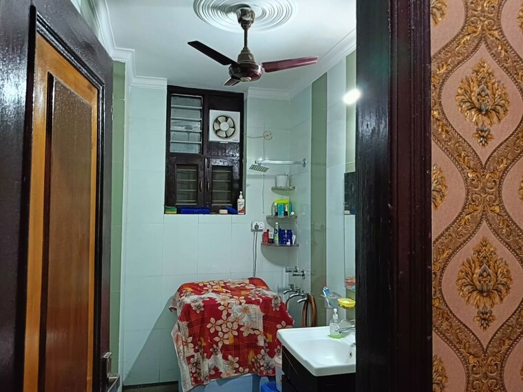 Bedroom, ashoka enclave 3 Bedroom 150 Sq.Yd. Builder Floor In Ashoka Enclave Faridabad 10627741