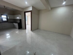 Room in 2 BHK Builder Floor at Anant Raj Estate Plots, Sector 63a – for Rent