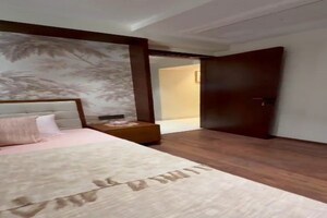 Room in 4 BHK Apartment at Shelton Elite, Vile Parle West – for Sale