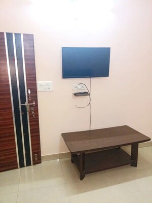 Furnished Amenities in 1 BHK Builder Floor at Sector 52 – for Rent