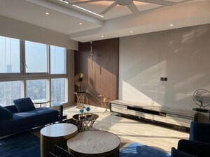 Team Area in 2 BHK Apartment at Indiabulls Blu, Worli – for Rent