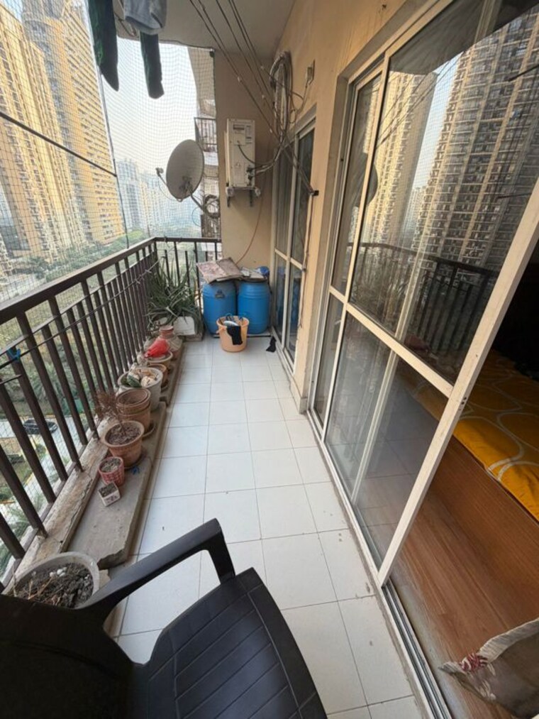 Balcony, amrapali-silicon-city 2.5 Bedroom 1180 Sq.Ft. Apartment In Sector 76 Noida 10627814