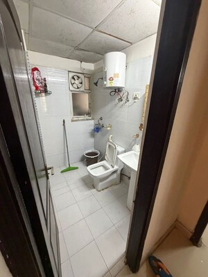 Bathroom in 2.5 BHK Apartment at Amrapali Silicon City, Sector 76 – for Rent