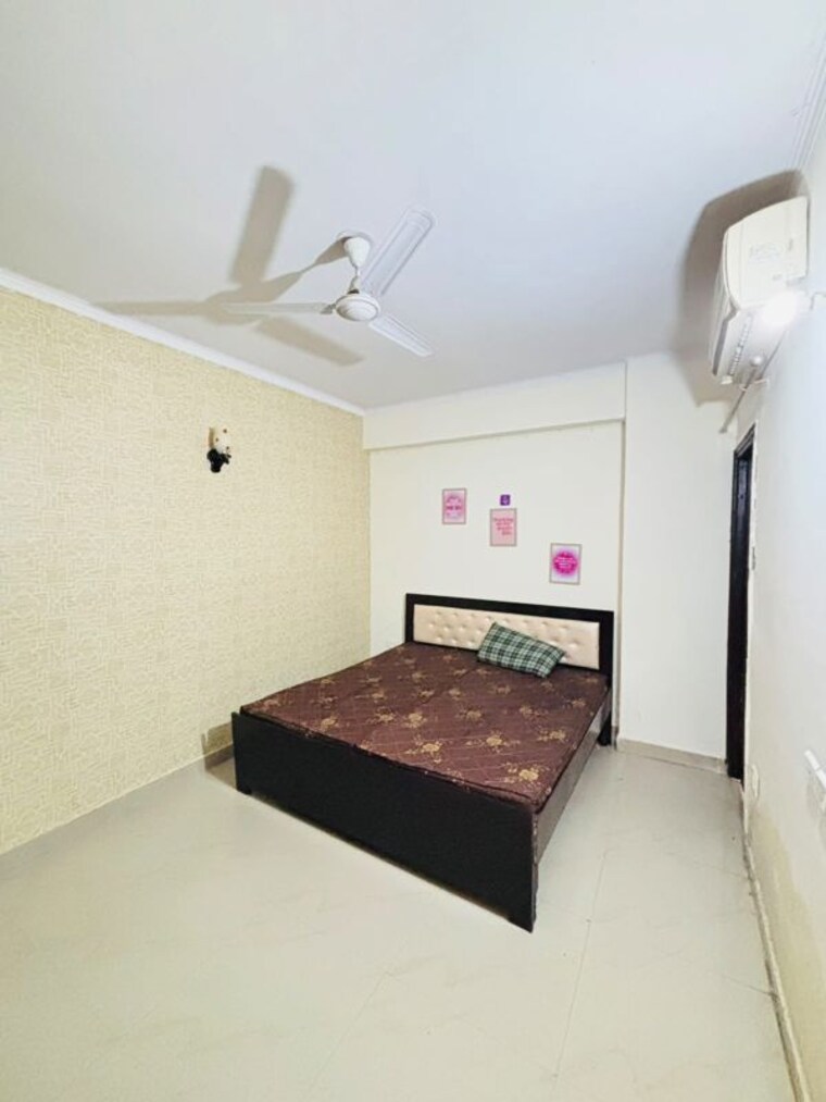Bedroom, amrapali-silicon-city 3 Bedroom 1835 Sq.Ft. Apartment In Sector 76 Noida 10627817