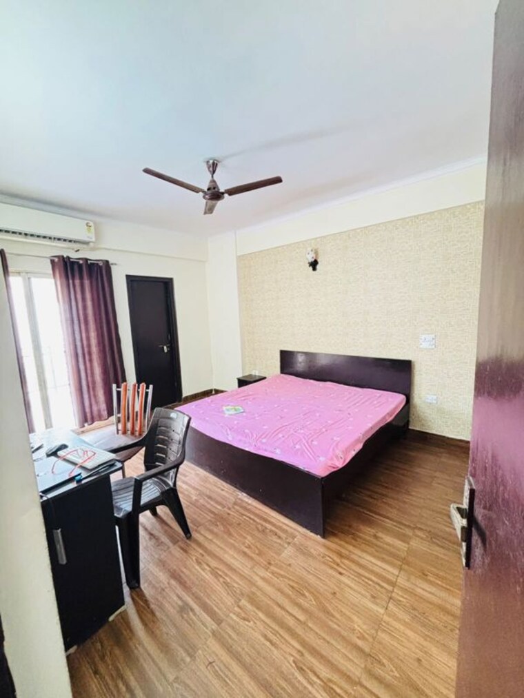 Team Area, amrapali-silicon-city 3 Bedroom 1835 Sq.Ft. Apartment In Sector 76 Noida 10627817