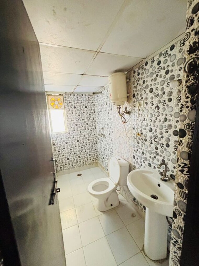 Bathroom, amrapali-silicon-city 3 Bedroom 1835 Sq.Ft. Apartment In Sector 76 Noida 10627817