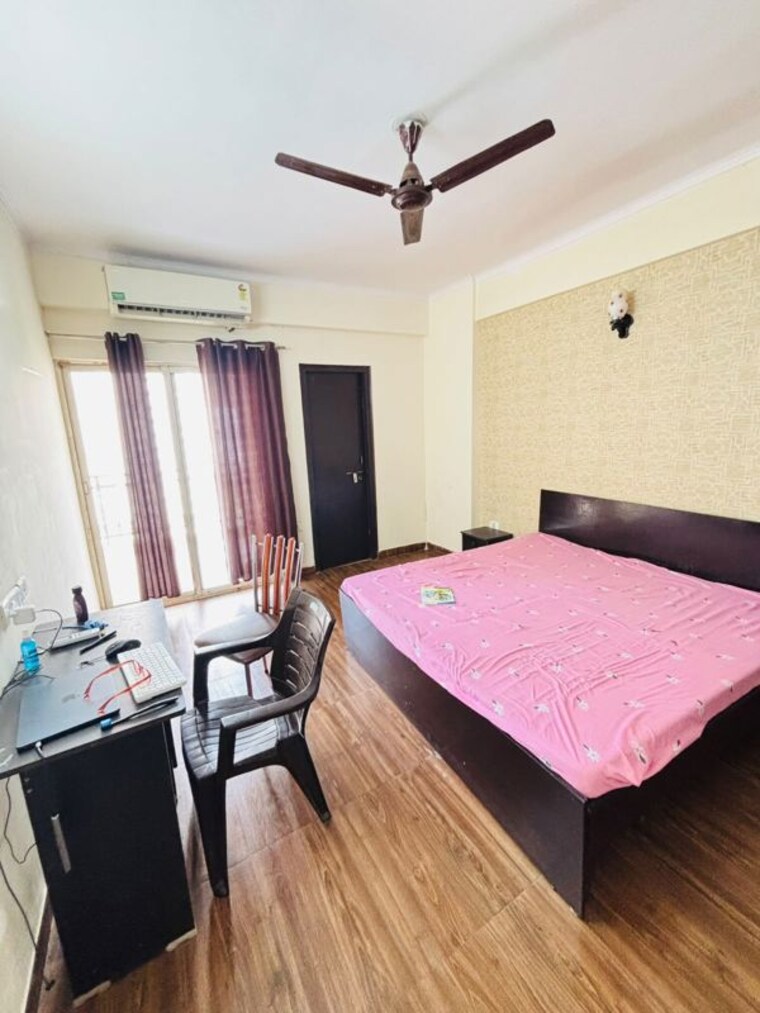 Team Area, amrapali-silicon-city 3 Bedroom 1835 Sq.Ft. Apartment In Sector 76 Noida 10627817