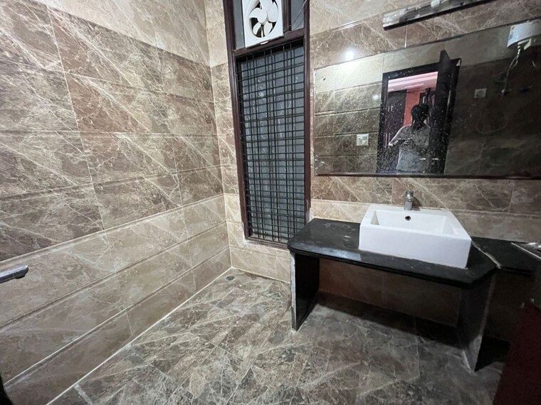 Bathroom, ardee-city 3 Bedroom 240 Sq.Yd. Builder Floor In Sector 52 Gurgaon 10627831