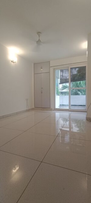 Room in 3 BHK Builder Floor at Greater Kailash ii – for Rent