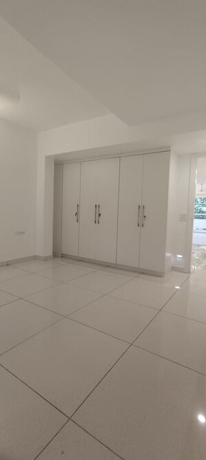 Room in 3 BHK Builder Floor at Greater Kailash ii – for Rent