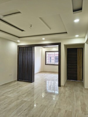 Room in 6+ BHK Independent House at Gomti Nagar – for Sale