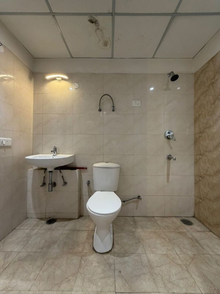 Bathroom, gazipur 3 Bedroom 1400 Sq.Ft. Apartment In Gazipur Zirakpur 10628029