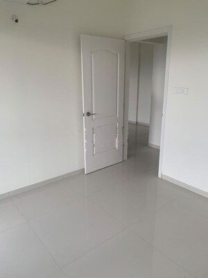 Room in 2 BHK Apartment at Kumar 47 East A, Magarpatta City – for Rent