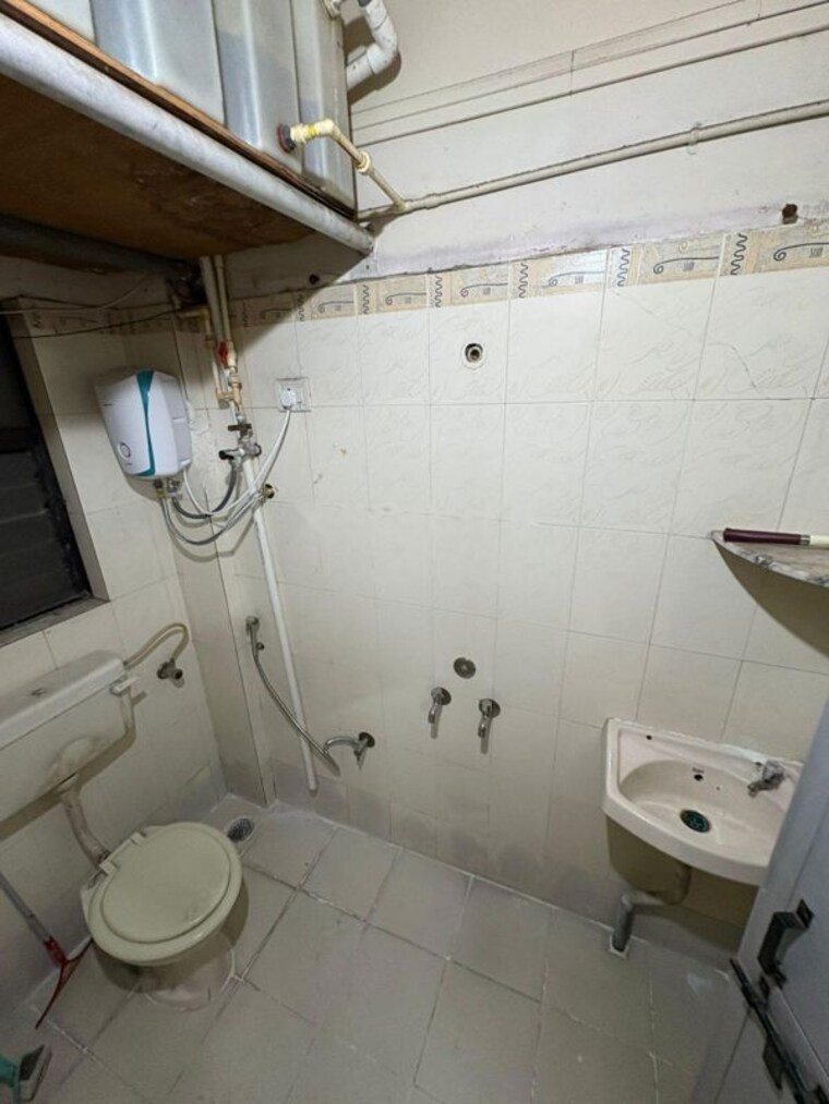 Bathroom, choice-goodwill-breeza 2 Bedroom 850 Sq.Ft. Apartment In Dhanori Pune 10628054