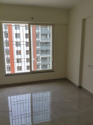 Room in 2 BHK Apartment at Shriram Nysa, Dhanori – for Rent