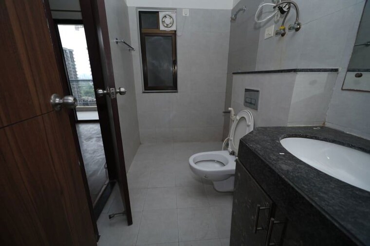Bathroom, godrej-oasis 2 Bedroom 1307 Sq.Ft. Apartment In Sector 88a Gurgaon 10628072
