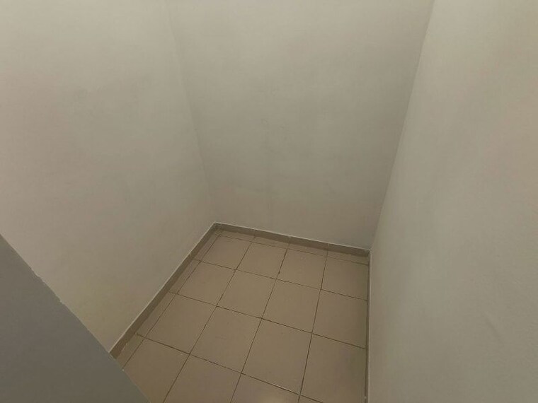Room, dlf-new-town-heights-ii 3.5 Bedroom 1935 Sq.Ft. Apartment In Sector 86 Gurgaon 10628085