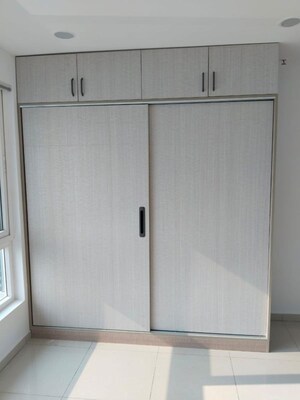 Room in 2.5 BHK Apartment at Marina Skies, Hi Tech City – for Rent