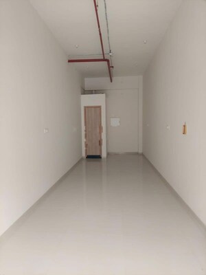 Room in 2 BHK Apartment at Piramal Aranya, Byculla – for Rent