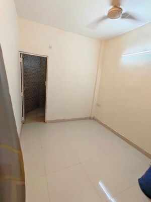 Room in 2 BHK Builder Floor at Naraina – for Rent