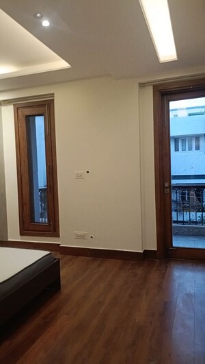 Room in 3 BHK Builder Floor at Green Park Extension – for Rent