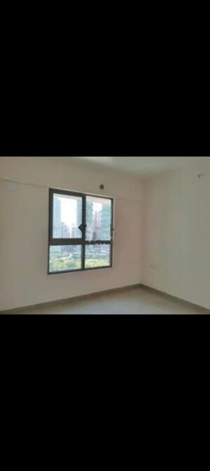 Room in 2 BHK Apartment at Piramal Vaikunth, Balkum Pada – for Rent
