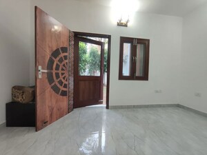 Room in 4 BHK Builder Floor at Hauz Khas Enclave – for Rent