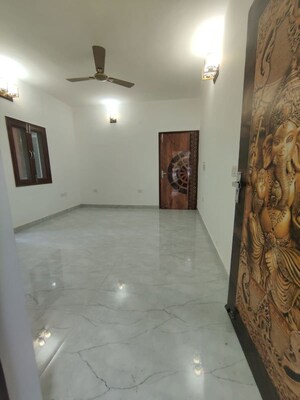 Room in 4 BHK Builder Floor at Hauz Khas Enclave – for Rent