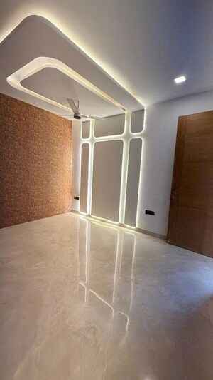 Room in 4 BHK Builder Floor at Sector 43 – for Rent