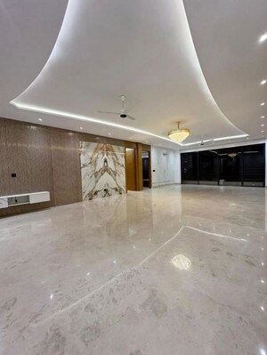 Kitchen in 4 BHK Builder Floor at Sector 43 – for Rent