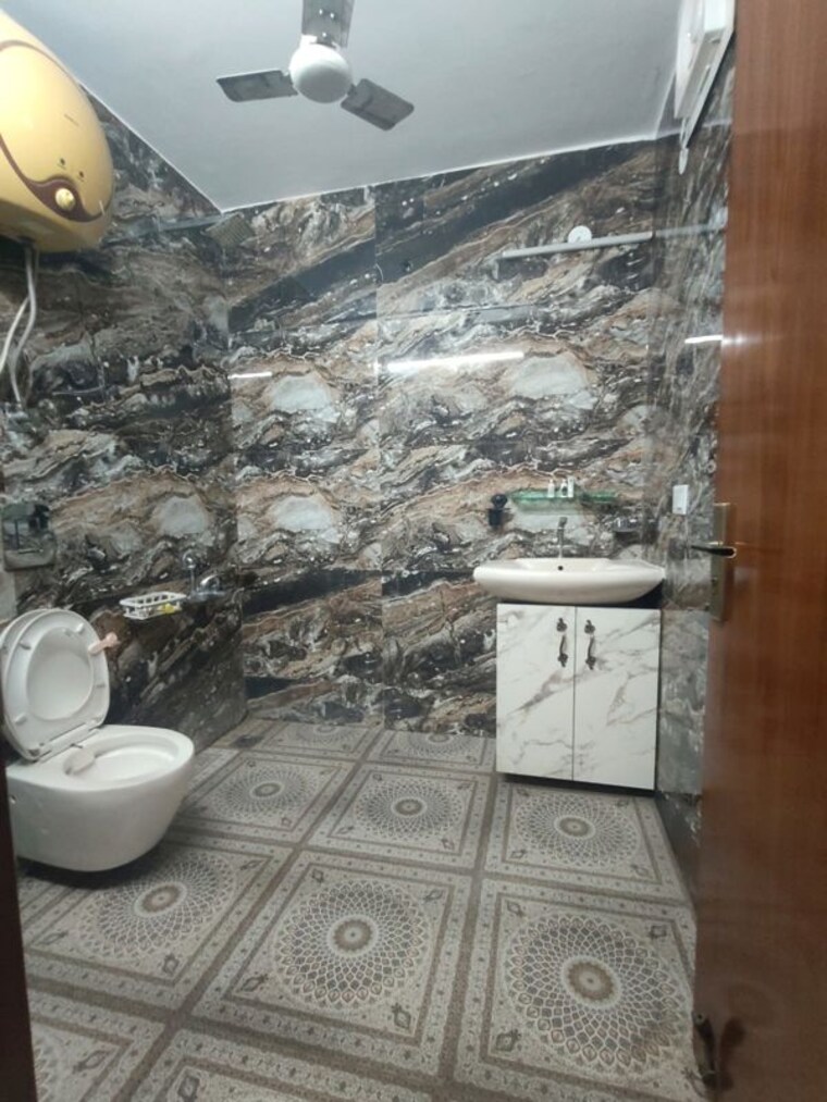 Bathroom, malviya nagar 2 Bedroom 1200 Sq.Ft. Builder Floor In Malviya Nagar Delhi 10628230