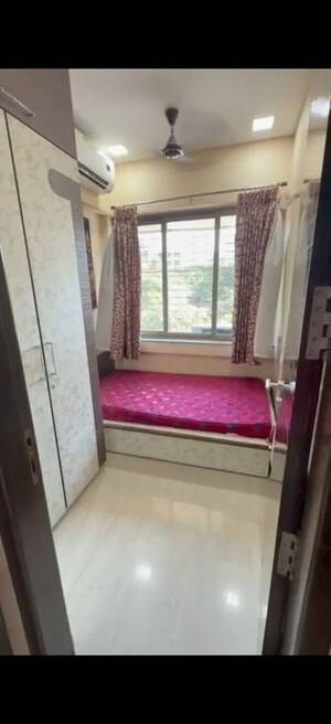 Bedroom in 2.5 BHK Apartment at Kalpataru Towers, Kandivali East – for Sale