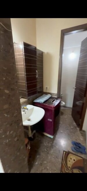 Bathroom in 2.5 BHK Apartment at Kalpataru Towers, Kandivali East – for Sale