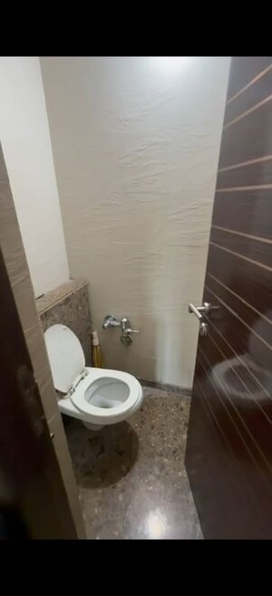 Bathroom in 2.5 BHK Apartment at Kalpataru Towers, Kandivali East – for Sale