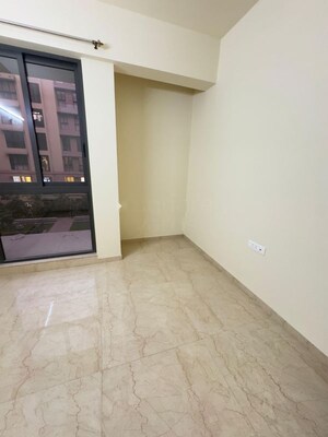 Room in 3 BHK Apartment at Lodha Sterling, Kolshet Road – for Rent