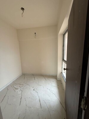 Room in 2.5 BHK Apartment at Anubhav CHS, Mulund West – for Rent