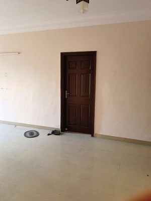 Room in 3.5 BHK Apartment at Paramount Floraville, Sector 137 – for Sale