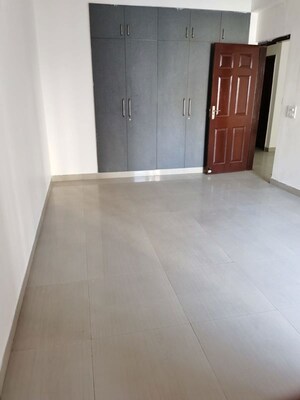 Room in 3.5 BHK Apartment at Paramount Floraville, Sector 137 – for Sale