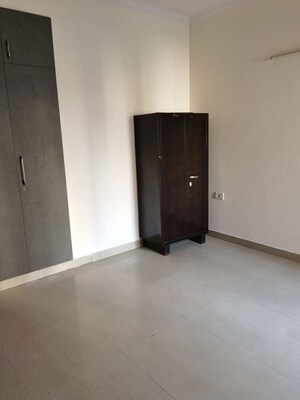 Room in 3.5 BHK Apartment at Paramount Floraville, Sector 137 – for Sale