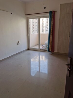 Room in 3.5 BHK Apartment at Paramount Floraville, Sector 137 – for Sale
