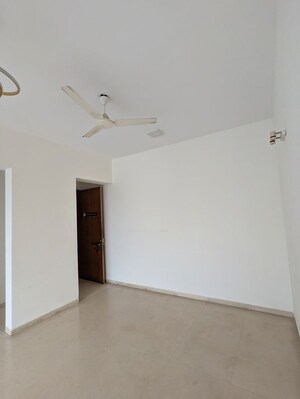 Room in 2.5 BHK Apartment at Lodha Aurum, Kanjurmarg East – for Rent