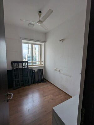 Room in 2.5 BHK Apartment at Lodha Aurum, Kanjurmarg East – for Rent