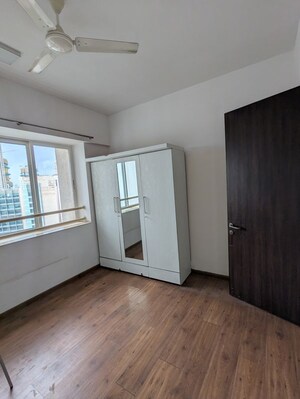 Room in 2.5 BHK Apartment at Lodha Aurum, Kanjurmarg East – for Rent