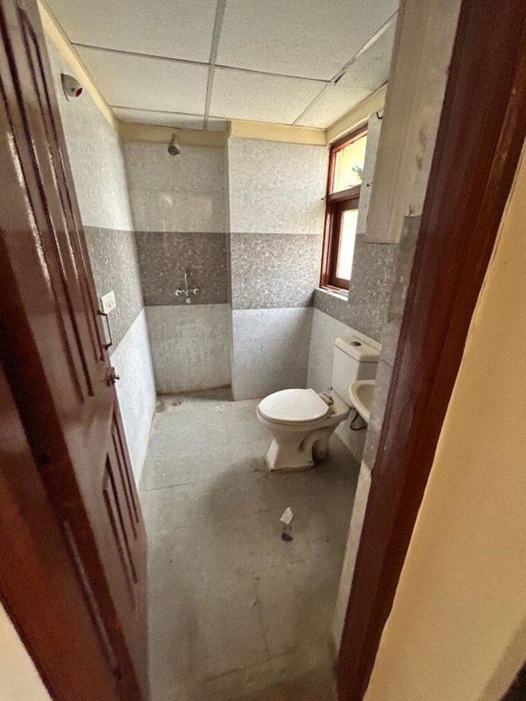 Bathroom, svp-gulmohur-garden 3 Bedroom 1260 Sq.Ft. Apartment In Raj Nagar Extension Ghaziabad 10628339