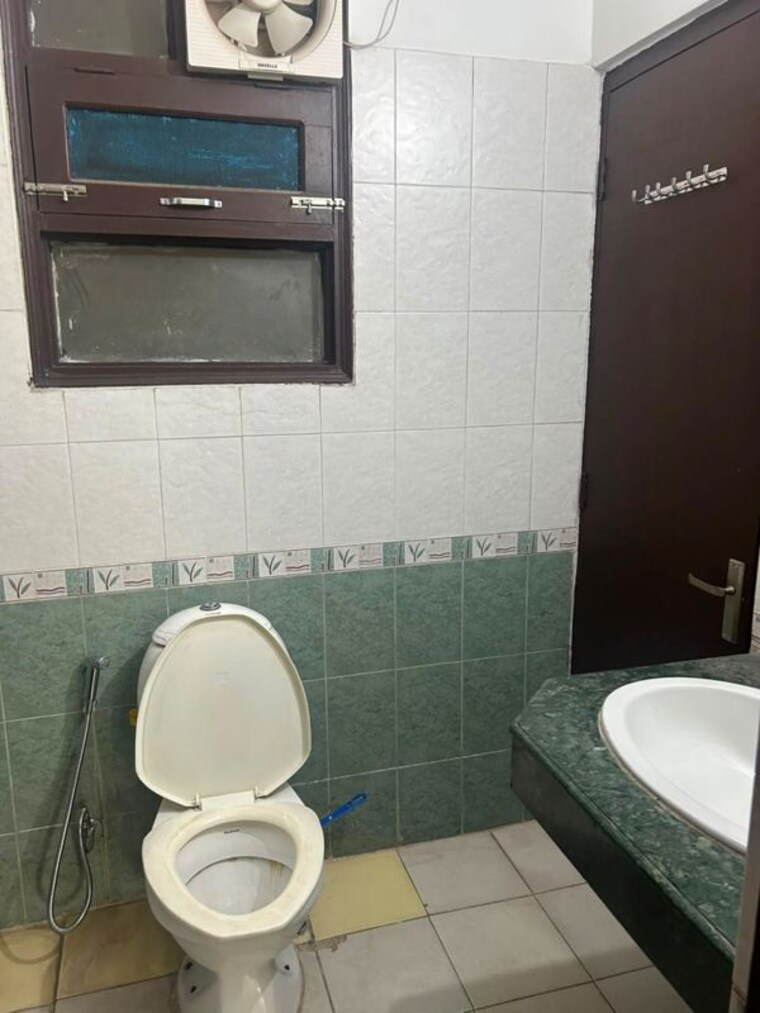 Bathroom, today-blossoms-i 3 Bedroom 1600 Sq.Ft. Apartment In Sector 47 Gurgaon 10628300