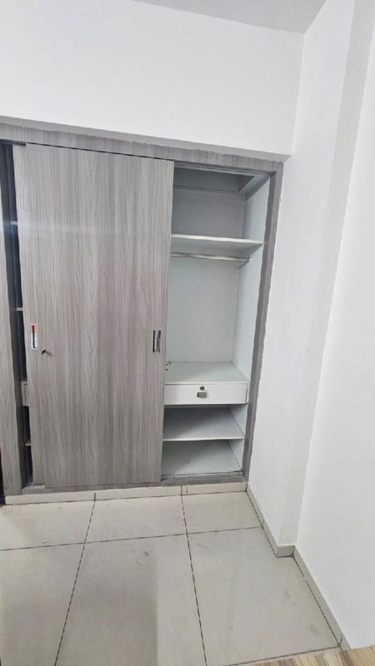 Bathroom, amrapali-silicon-city 1 RK 1000 Sq.Ft. Apartment In Sector 76 Noida 10628386