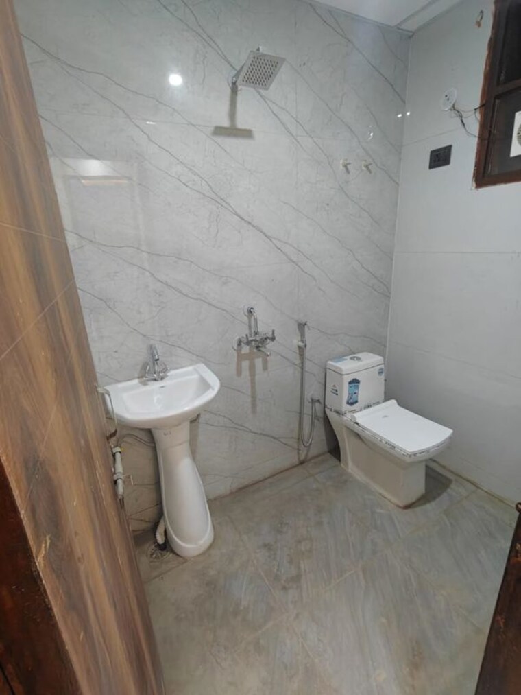 Bathroom, maxblis-grand-wellington 1 Bedroom 615 Sq.Ft. Apartment In Sector 75 Noida 10628396